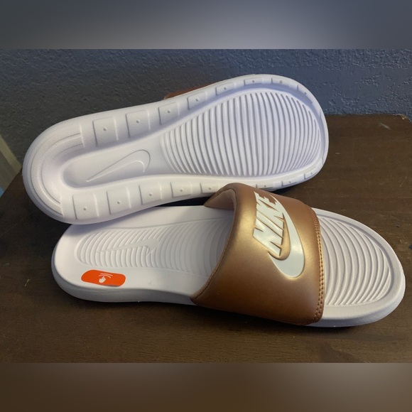 Nike Victori One Women's Slide Sandals Metallic Red Bronze White Size 9 - Picture 5 of 6